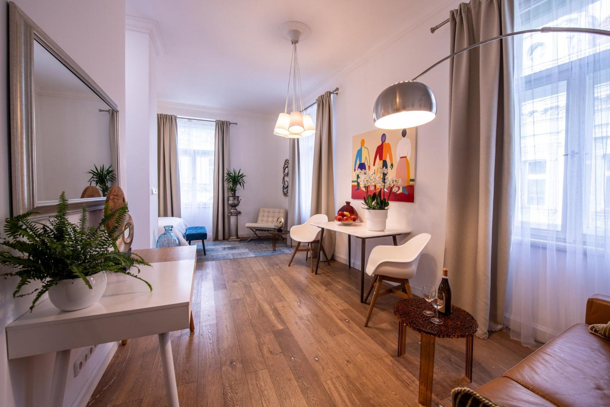פראג Modern Downtown Apt - Renovated, On Ideal Location מראה חיצוני תמונה